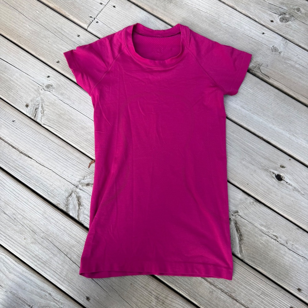Lululemon Swiftly Tech Short Sleeve Crew Magenta Pink Running Shirt Womens 4
